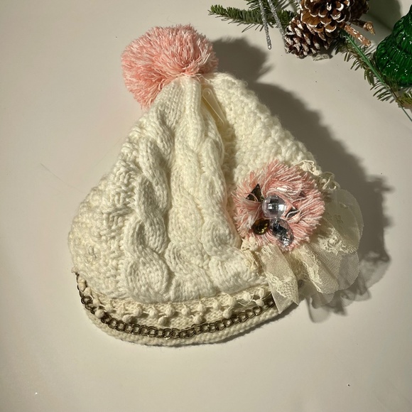 New ~ Pom Pom Paper Boy Cable knit Cap ~ New with tags ~ From the Boutique - Picture 3 of 3
